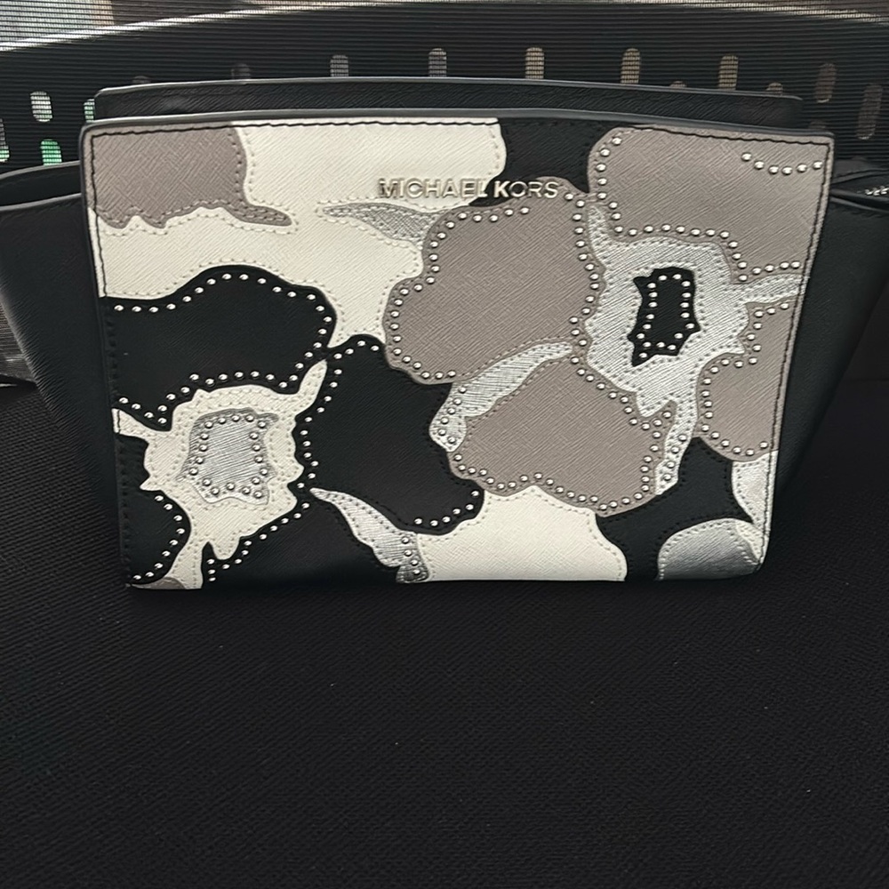 Michael kors cross body